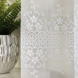 Firanka haftowana ze wzorem pasowym 013293