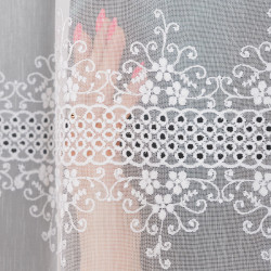 Firanka haftowana ze wzorem pasowym 013293