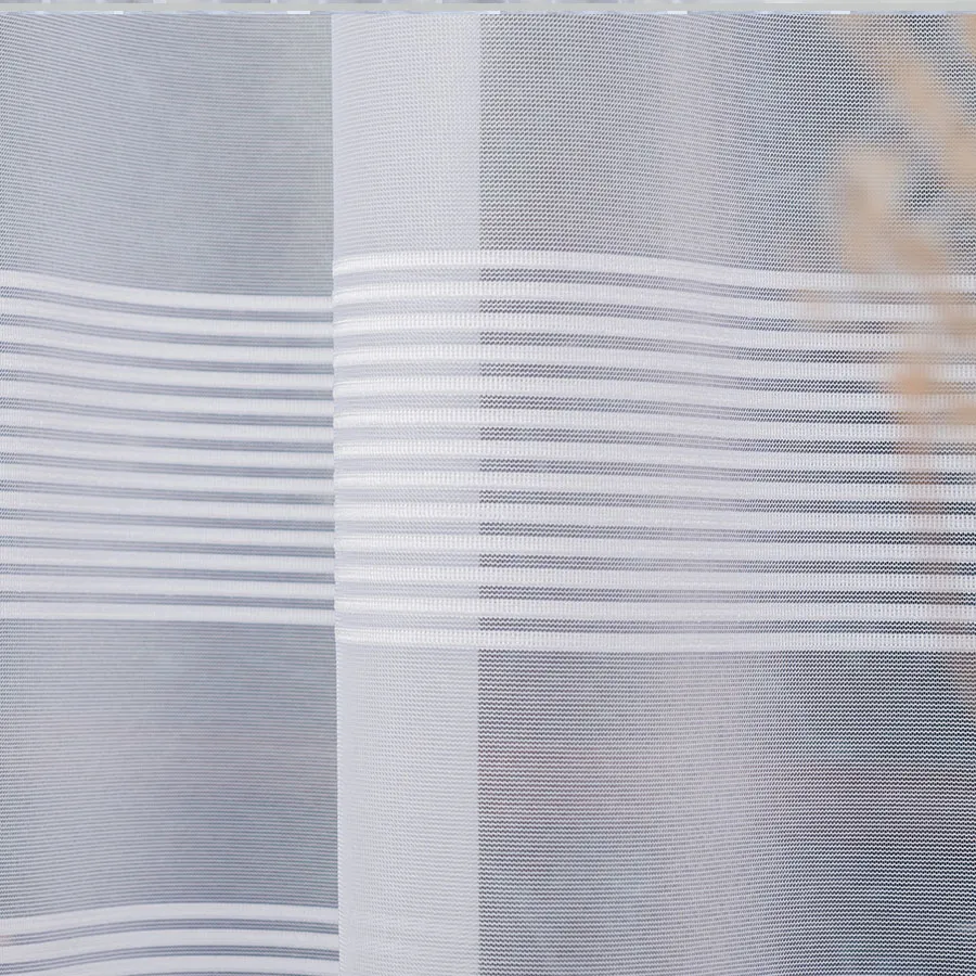 Firanka żakardowa ze wzorem pasowym 000282