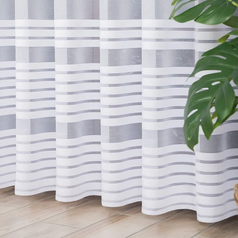 Firanka żakardowa ze wzorem pasowym 000281