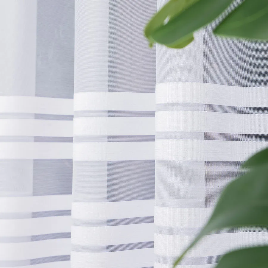 Firanka żakardowa ze wzorem pasowym 000281