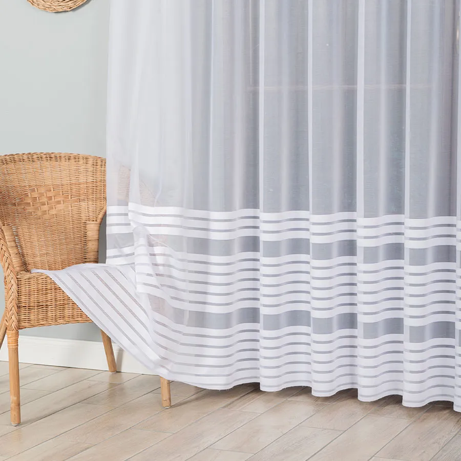 Firanka żakardowa ze wzorem pasowym 000281