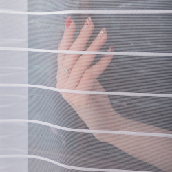 Firanka żakardowa ze wzorem pasowym 000280