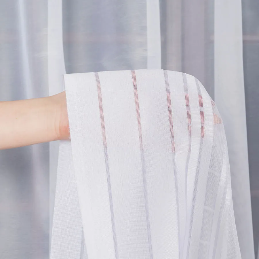 Firanka żakardowa ze wzorem pasowym 000280