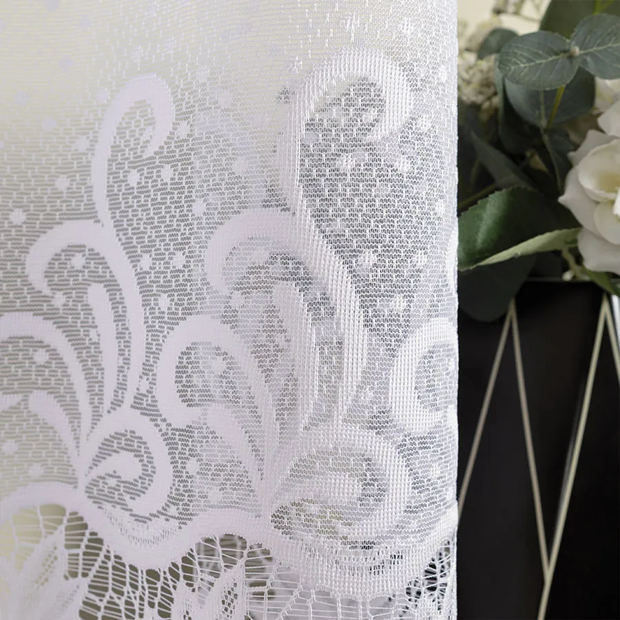 Firanka żakardowa ze wzorem pasowym 018965