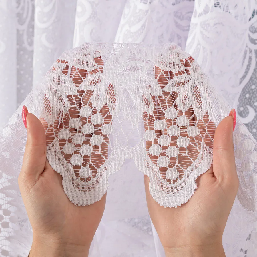 Firanka żakardowa ze wzorem pasowym 018965