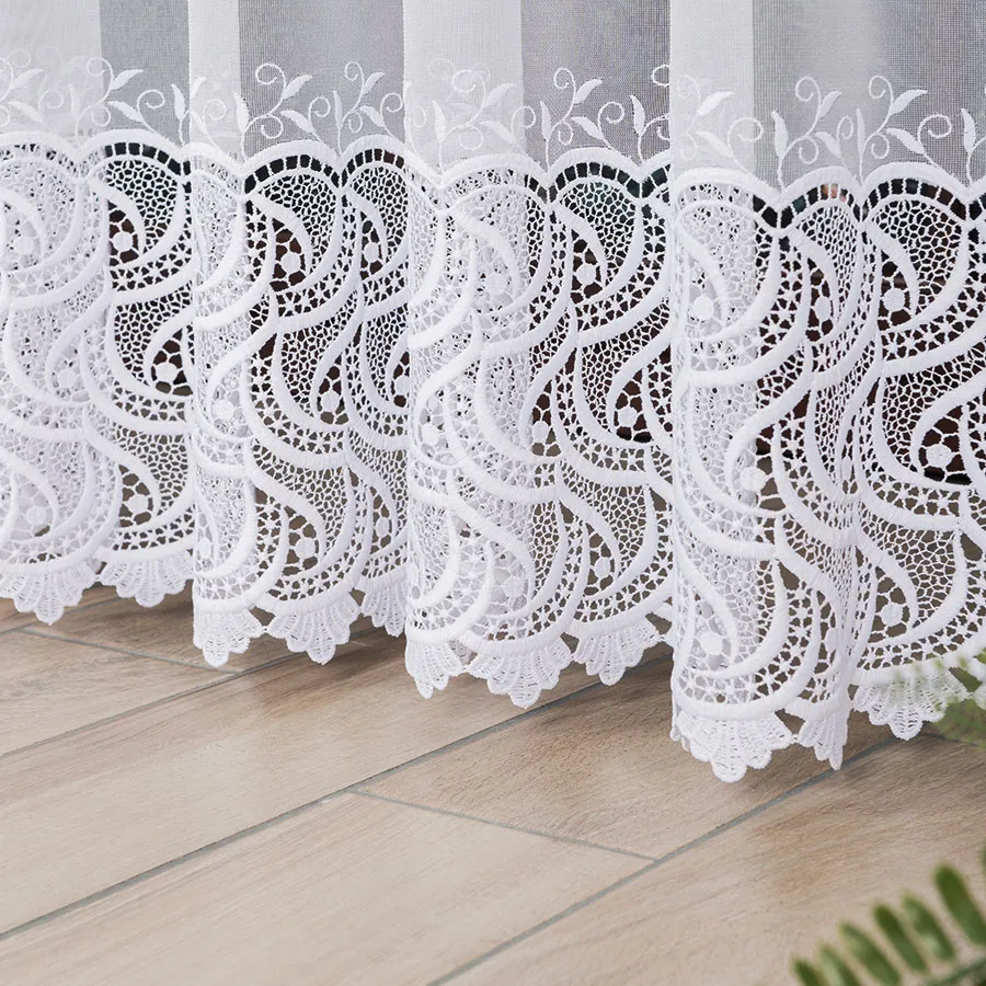 Firanka z aplikacją na markizecie ze wzorem pasowym 008828