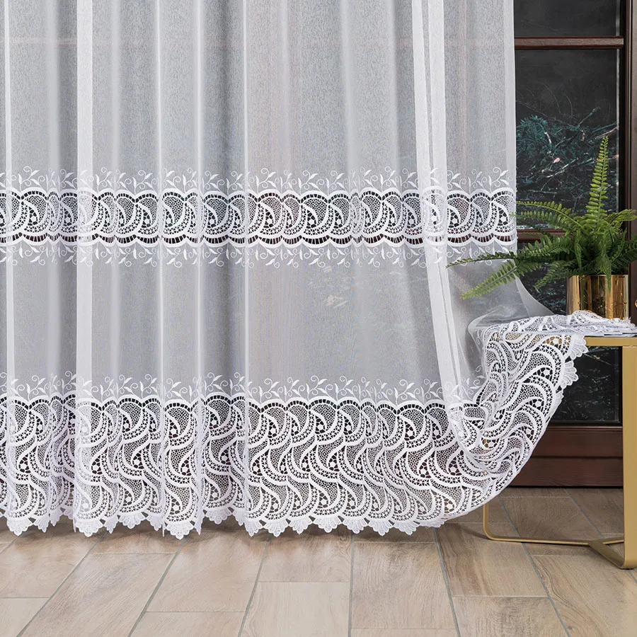 Firanka z aplikacją na markizecie ze wzorem pasowym 008828