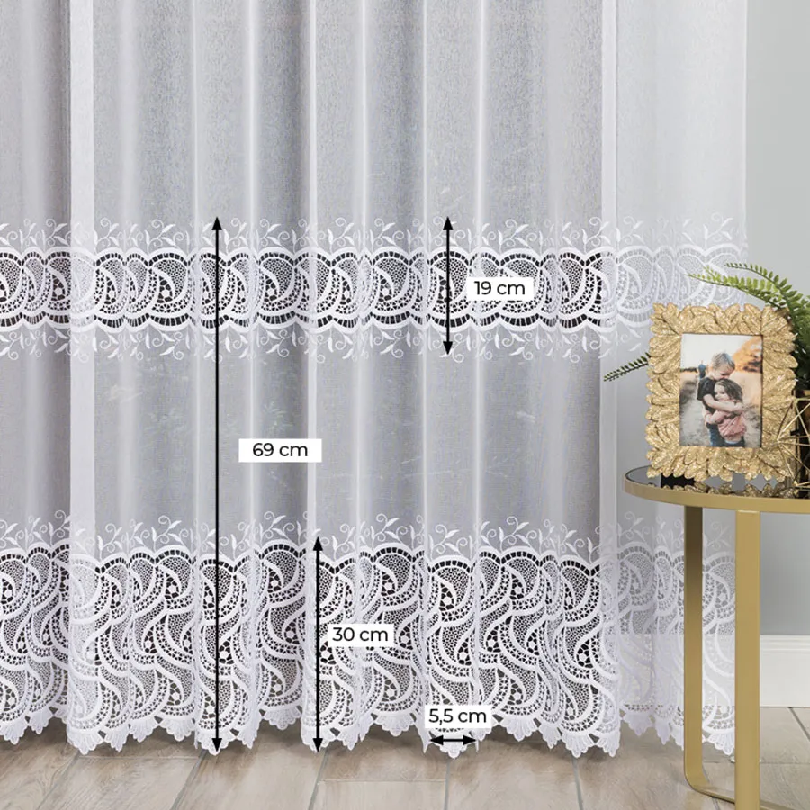 Firanka z aplikacją na markizecie ze wzorem pasowym 008828