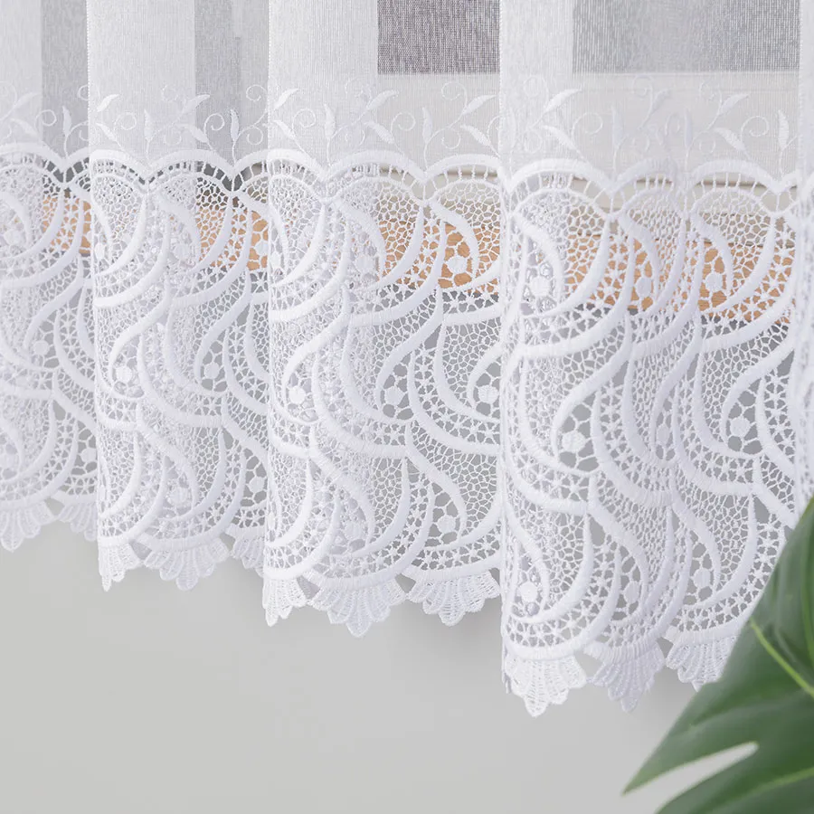 Firanka z aplikacją na markizecie ze wzorem pasowym 008828