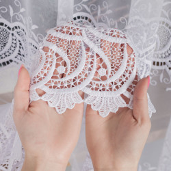 Firanka z aplikacją na markizecie ze wzorem pasowym 008828 Firanka z aplikacją na markizecie ze wzorem pasowym 008828