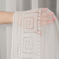 Firanka haftowana ze wzorem na samym dole 127195 Firanka haftowana ze wzorem na samym dole 127195