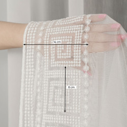 Firanka haftowana ze wzorem na samym dole 127195 Firanka haftowana ze wzorem na samym dole 127195