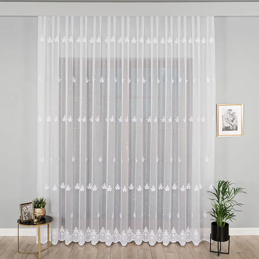 Firanka haftowana ze wzorem po całości 242758