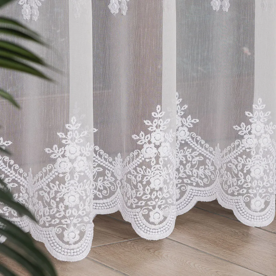 Firanka haftowana ze wzorem po całości 242758