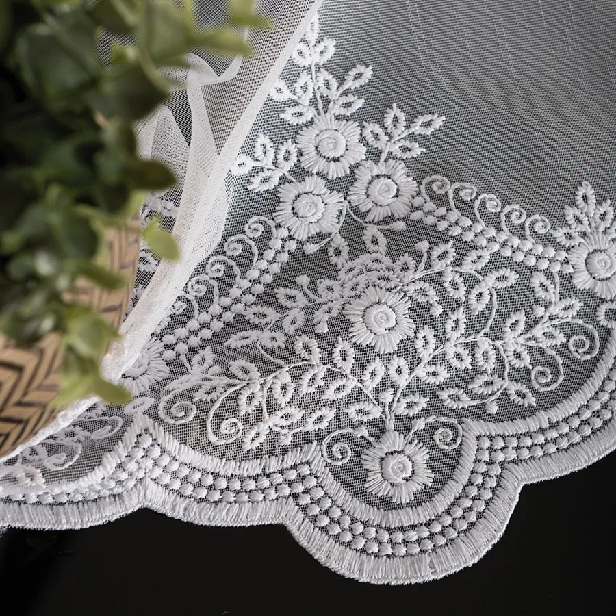 Firanka haftowana ze wzorem po całości 242758