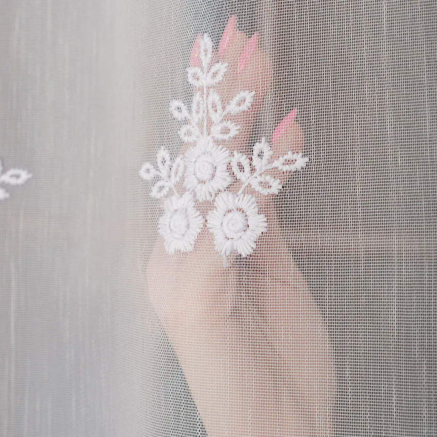 Firanka haftowana ze wzorem po całości 242758