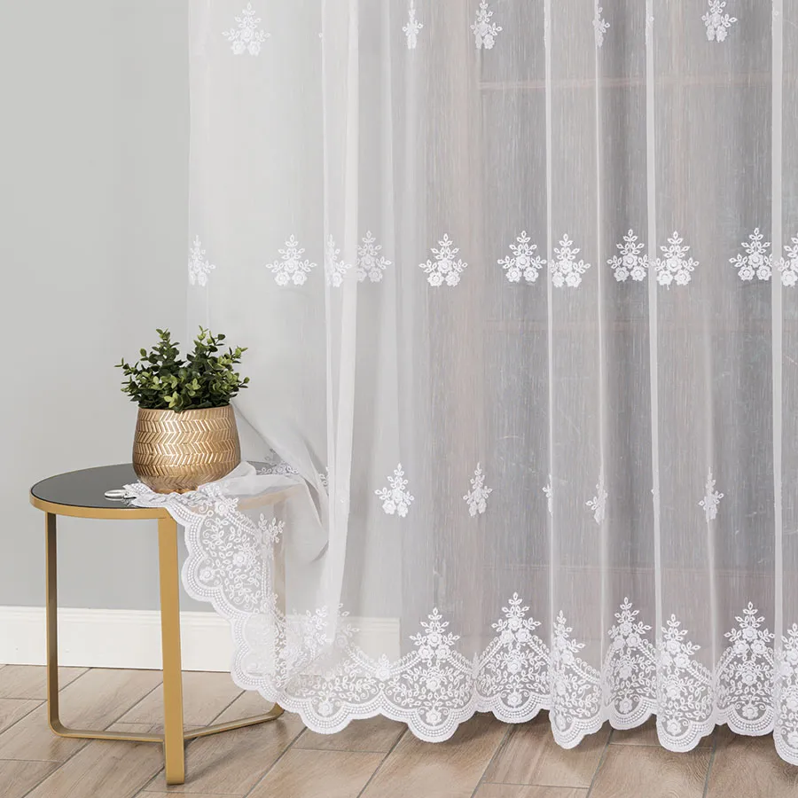 Firanka haftowana ze wzorem po całości 242758