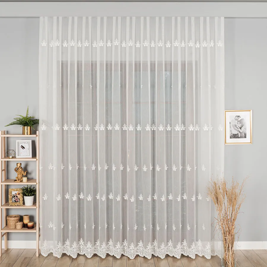 Firanka haftowana ze wzorem po całości 242758