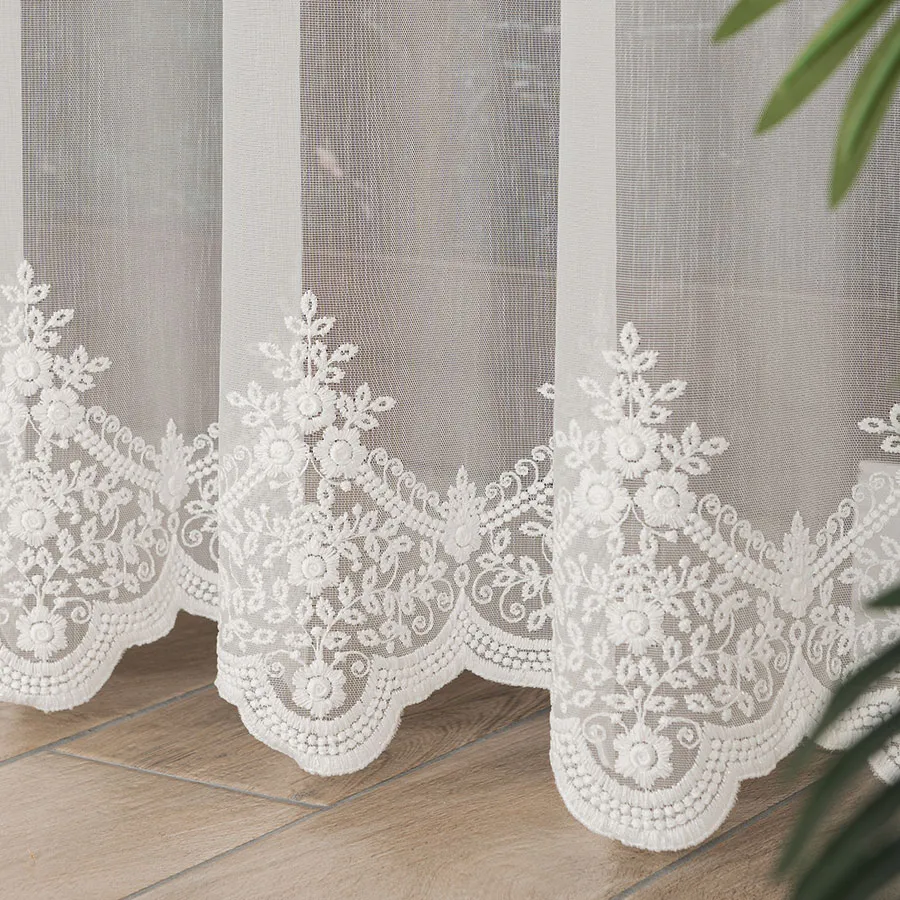 Firanka haftowana ze wzorem po całości 242758