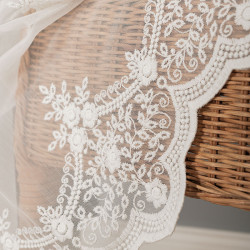 Firanka haftowana ze wzorem po całości 242758