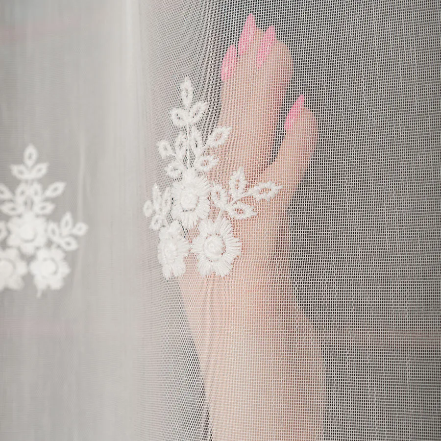 Firanka haftowana ze wzorem po całości 242758