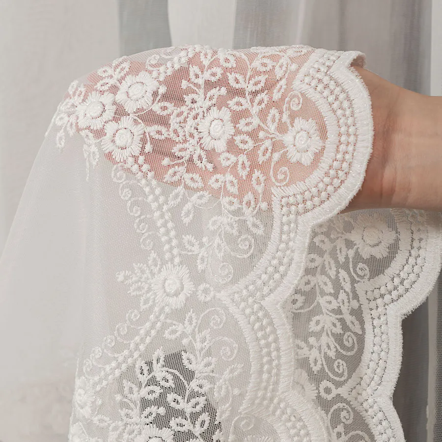 Firanka haftowana ze wzorem po całości 242758