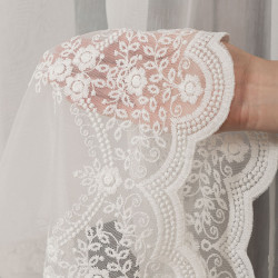 Firanka haftowana ze wzorem po całości 242758