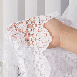 Firanka żakardowa ze wzorem pasowym 015327