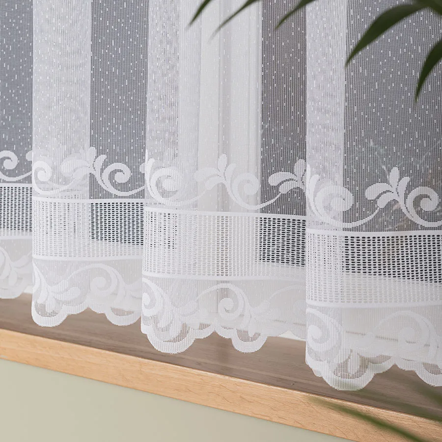 Firanka żakardowa ze wzorem pasowym 054316