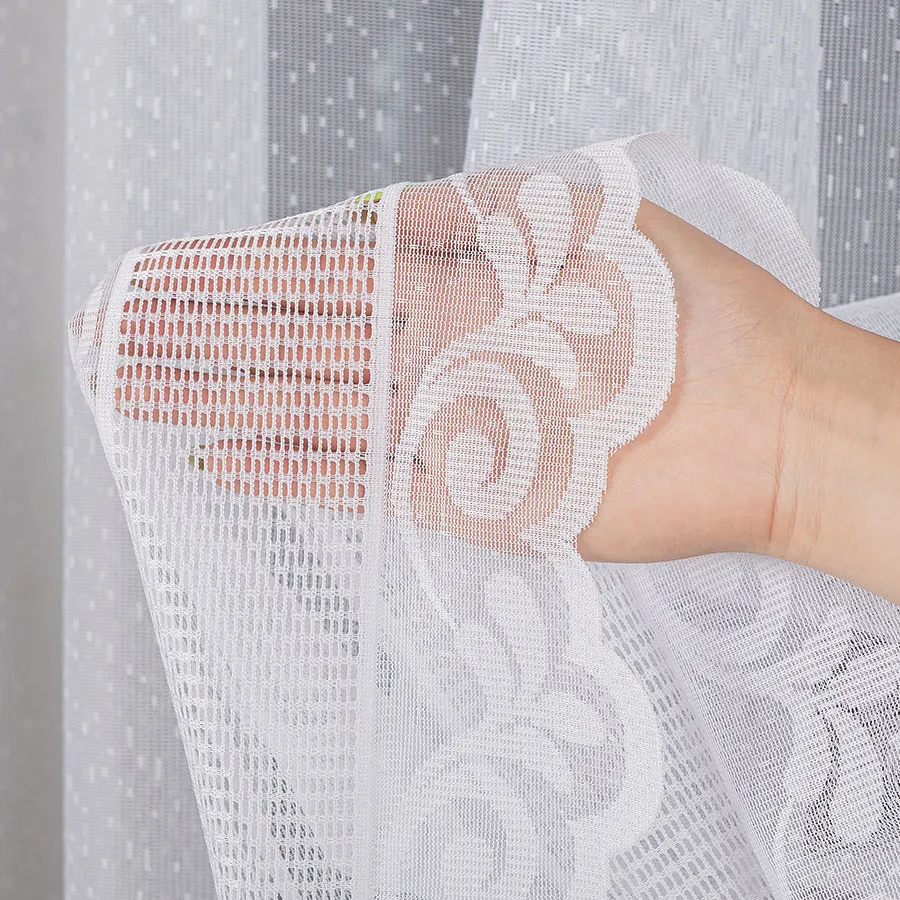 Firanka żakardowa ze wzorem pasowym 054316