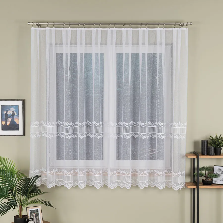 Firanka żakardowa ze wzorem pasowym 054316