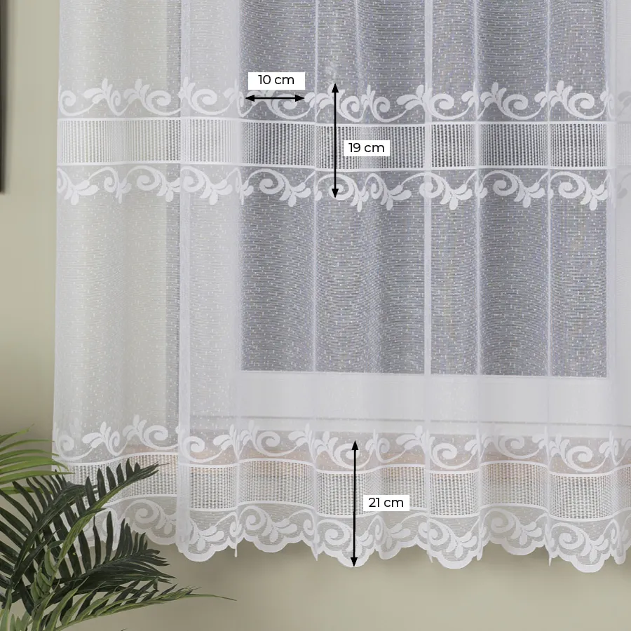 Firanka żakardowa ze wzorem pasowym 054316