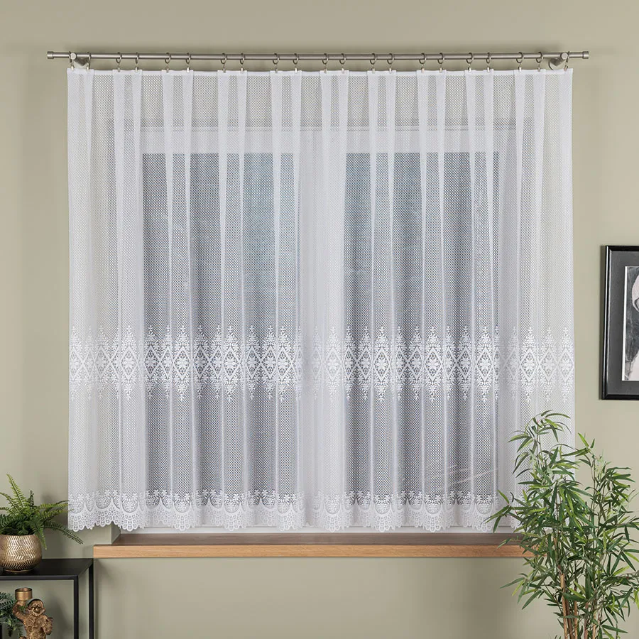 Firanka żakardowa ze wzorem pasowym 132029