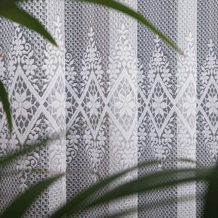 Firanka żakardowa ze wzorem pasowym 132029