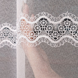 Firanka z aplikacją ze wzorem pasowym na markizecie 009314 Firanka z aplikacją ze wzorem pasowym na markizecie 009314