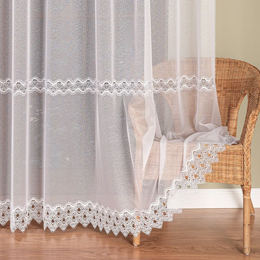 Firanka z aplikacją ze wzorem pasowym na markizecie 009314