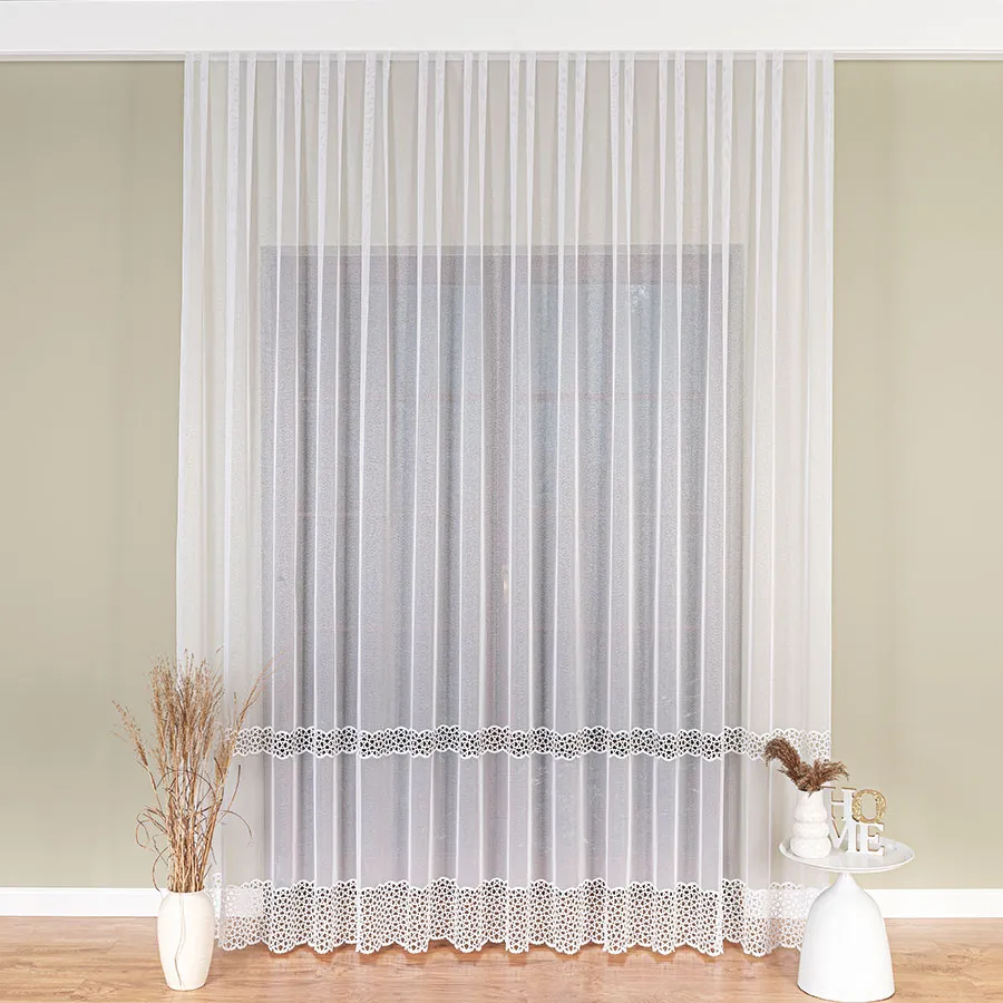 Firanka z aplikacją na markizecie ze wzorem pasowym 006046