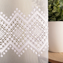 Firanka z aplikacją ze wzorem pasowym na markizecie 009377