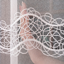 Firanka z aplikacją ze wzorem pasowym na markizecie 034617 Firanka z aplikacją ze wzorem pasowym na markizecie 034617