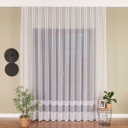 Firanka z aplikacją ze wzorem pasowym na markizecie 009377