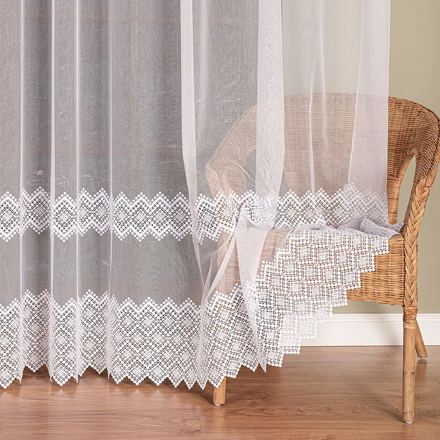 Firanka z aplikacją ze wzorem pasowym na markizecie 009377