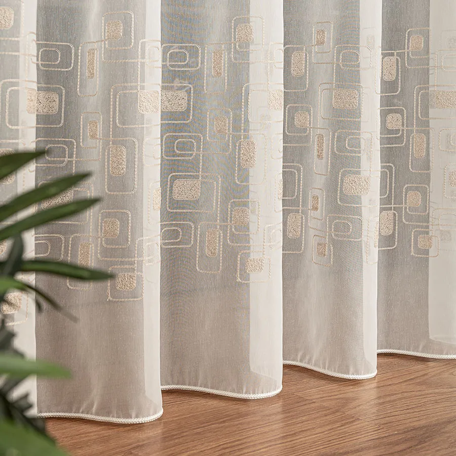 Firanka haftowana ze wzorem pasowym 224128