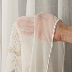 Firanka haftowana ze wzorem pasowym 224128 Firanka haftowana ze wzorem pasowym 224128