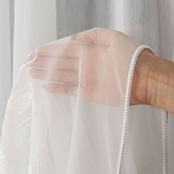 Firanka haftowana ze wzorem pasowym 224128