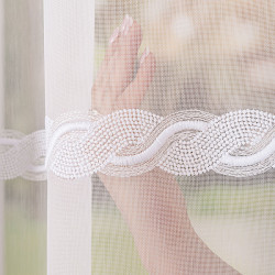 Firanka haftowana ze wzorem na samym dole 013417 Firanka haftowana ze wzorem na samym dole 013417