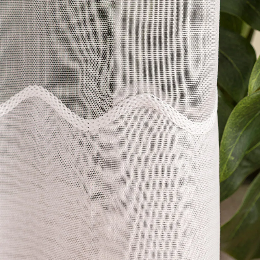 Firanka haftowana ze wzorem na samym dole 009504