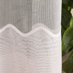 Firanka haftowana ze wzorem na samym dole 009504 Firanka haftowana ze wzorem na samym dole 009504