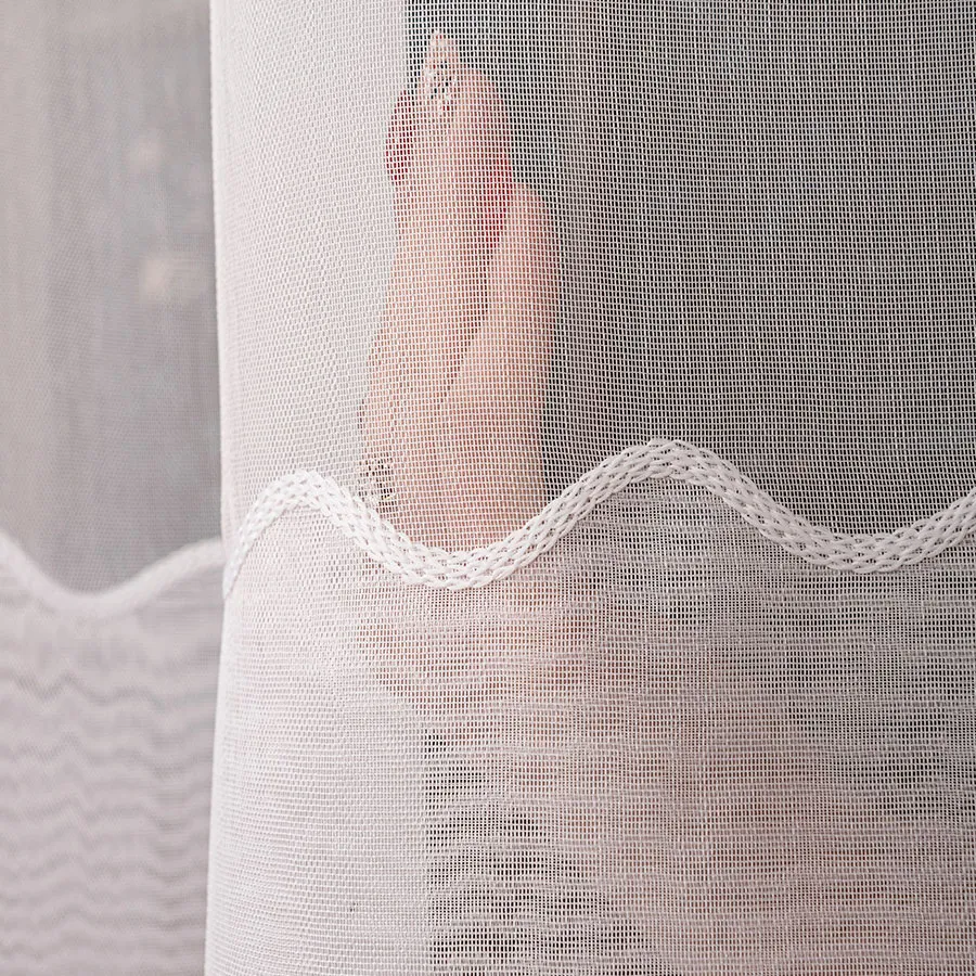 Firanka haftowana ze wzorem na samym dole 009504