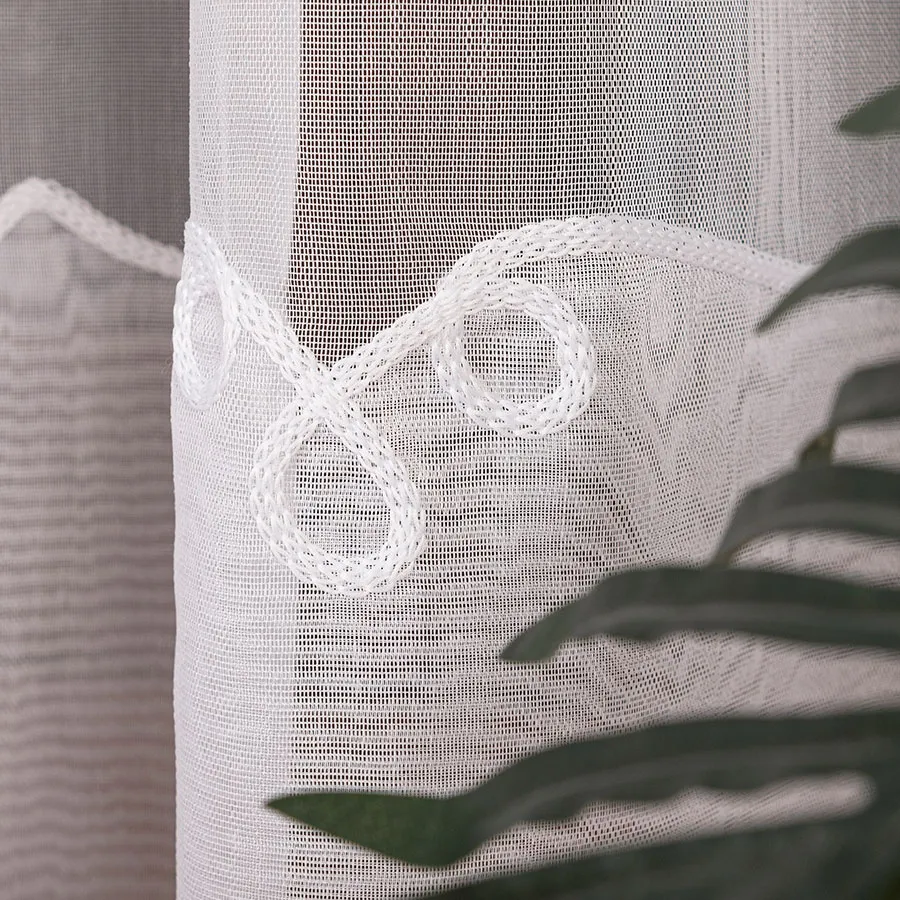 Firanka haftowana ze wzorem na samym dole 009505